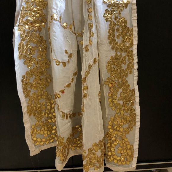 Off-White Pure Georgette With Gold Gota Patch Work Embroidered Dupatta - Picture 3 of 3